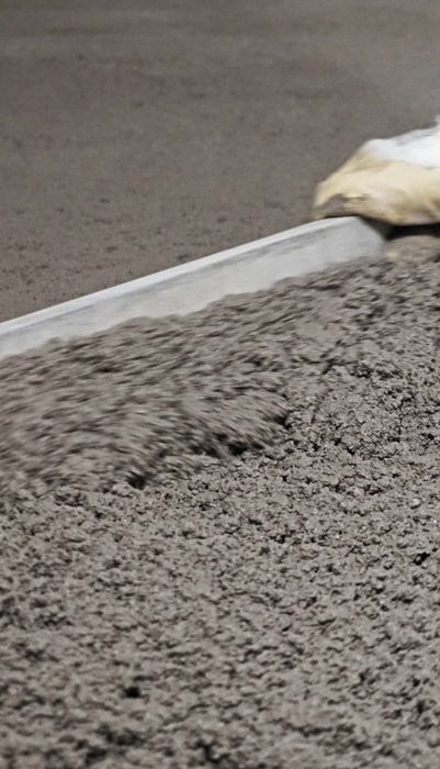 Baustelle Estrich Verteilen